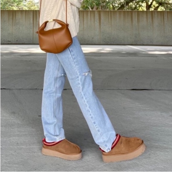 UGG® Tazz Suede Platform Slipper Clogs
Chestnut Size 10 - Picture 4 of 12